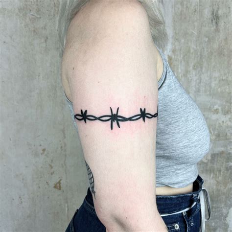 barb wire tattoo|12 Amazing Barbed Wire Tattoos & Their Meanings.